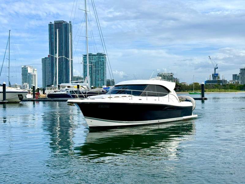 Riviera 3600 Sport Yacht