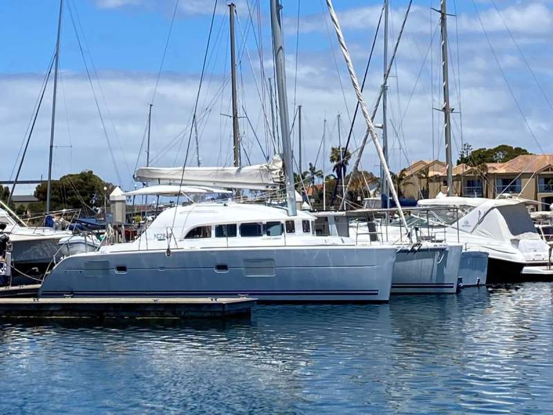 Lagoon 380 S2 Premium - Owners Version 2007