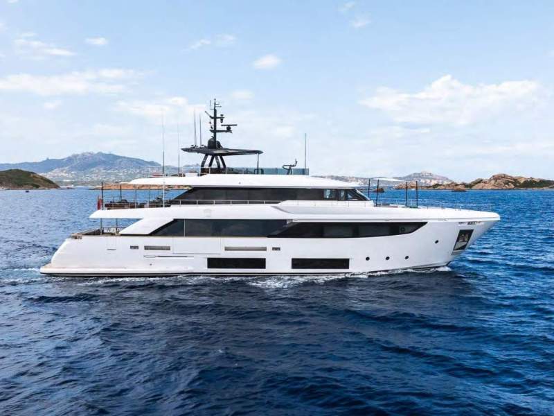 Custom Line Navetta 33