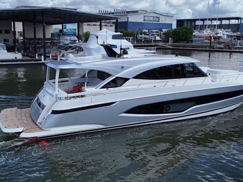 Riviera 6800 Sport Yacht Platinum Edition