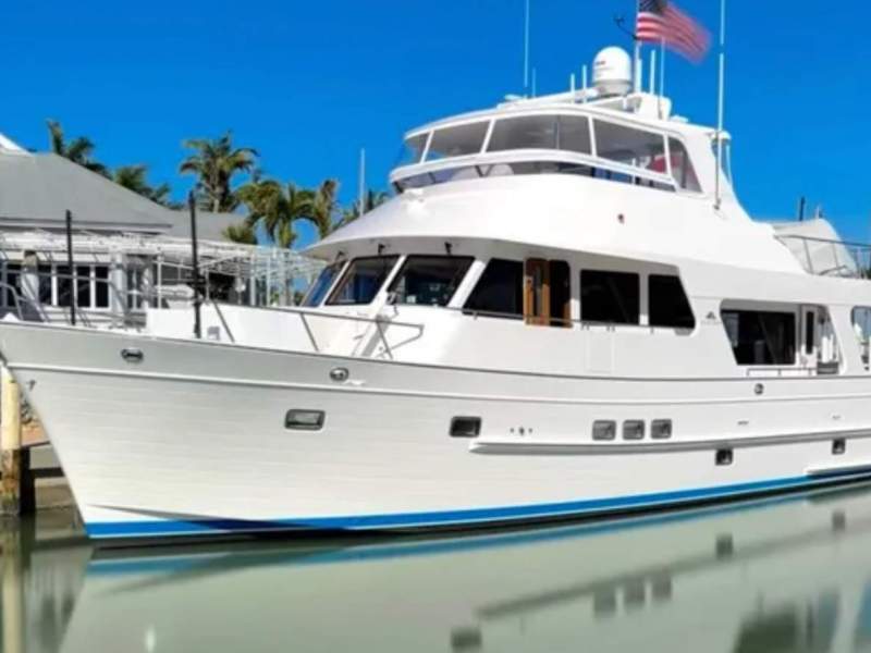 Outer Reef 670 Azure