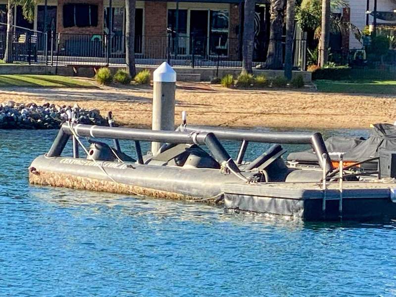 Boat float/pontoon