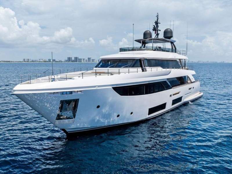 Custom Line Navetta 33